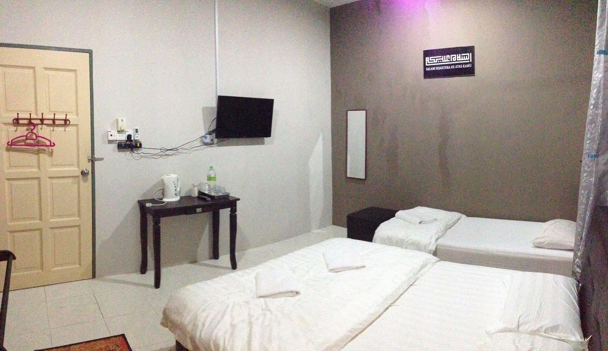 Semarak Beach Inn Dungun Extérieur photo